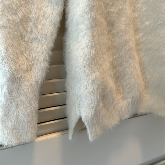 Warm and very soft sweater - Picture 3 of 3